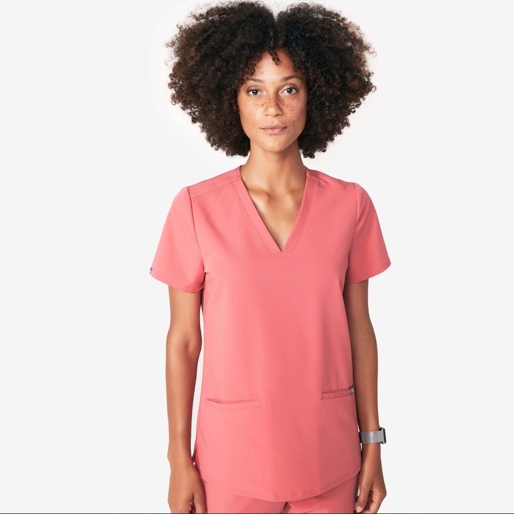 FIGS WOMEN’S SCRUB TOP CASMA PINK XXS